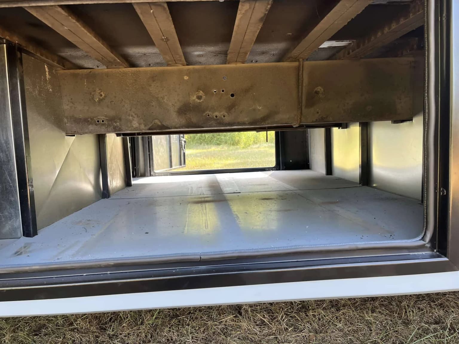 2007 Thomas RE Safety Liner Motorcoach - Image 8