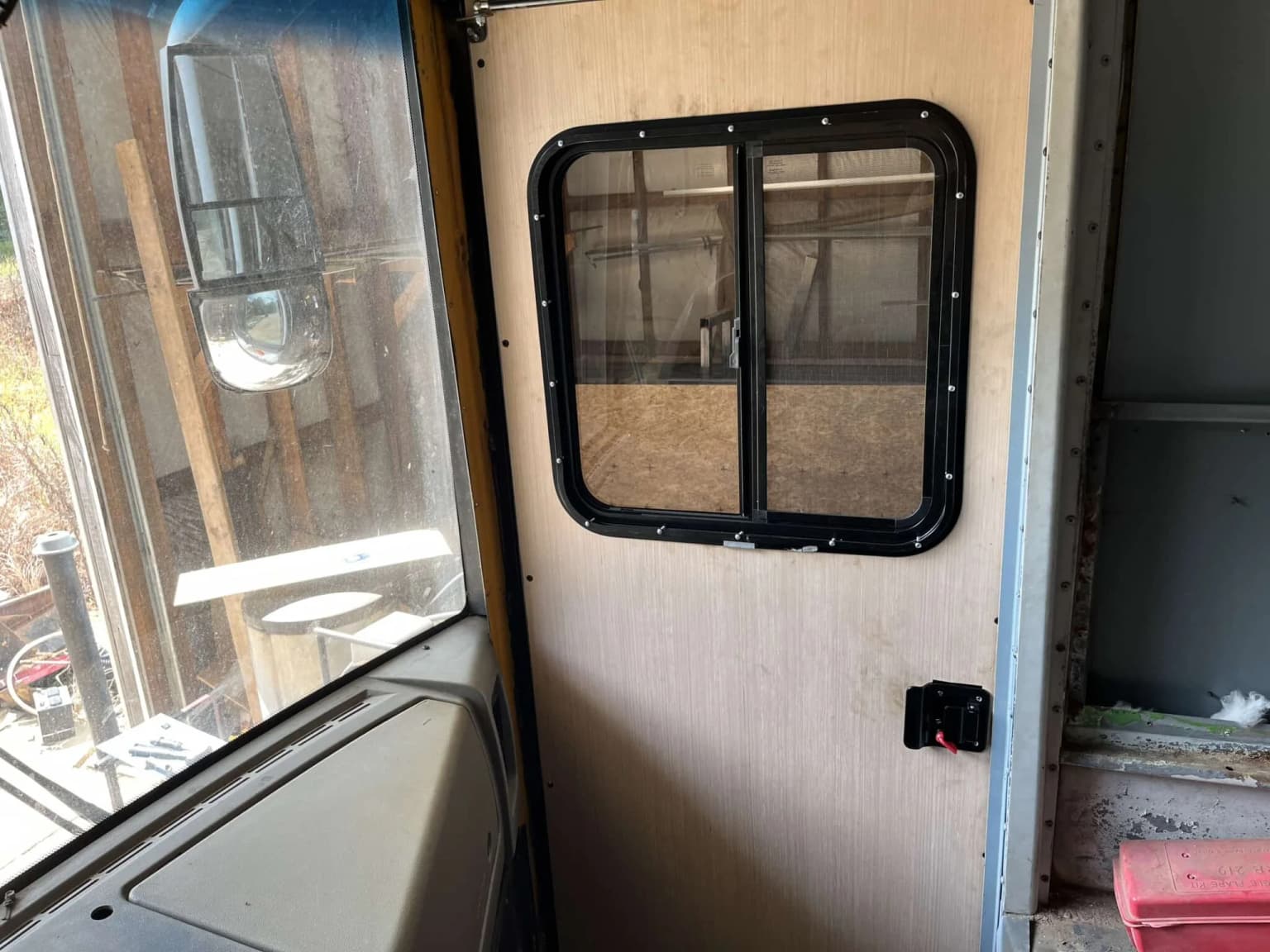 2007 Thomas RE Safety Liner Motorcoach - Image 4