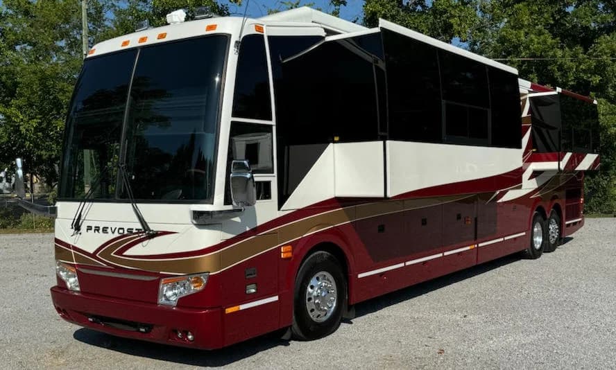 2015 Prevost H3-45 Motorcoach - Image 1