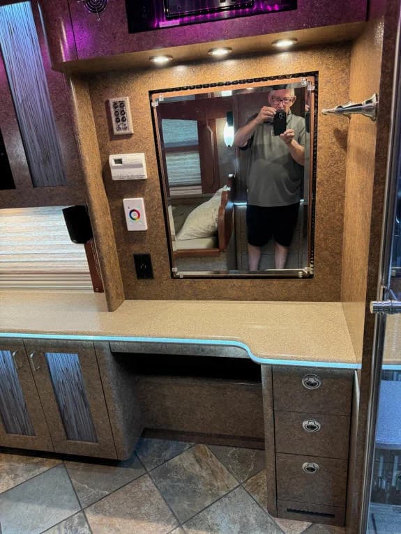 2015 Prevost H3-45 Motorcoach - Image 19