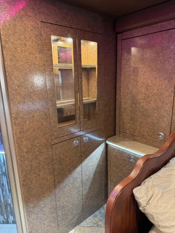 2015 Prevost H3-45 Motorcoach - Image 20