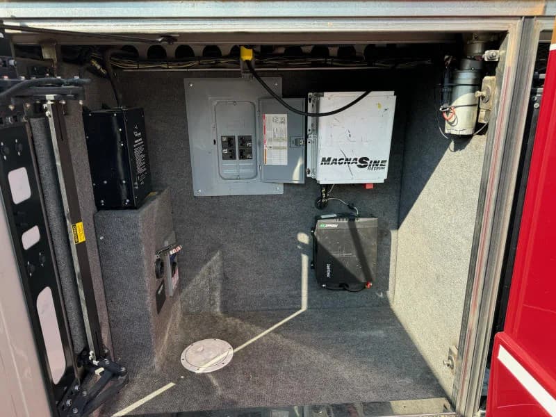 2015 Prevost H3-45 Motorcoach - Image 30