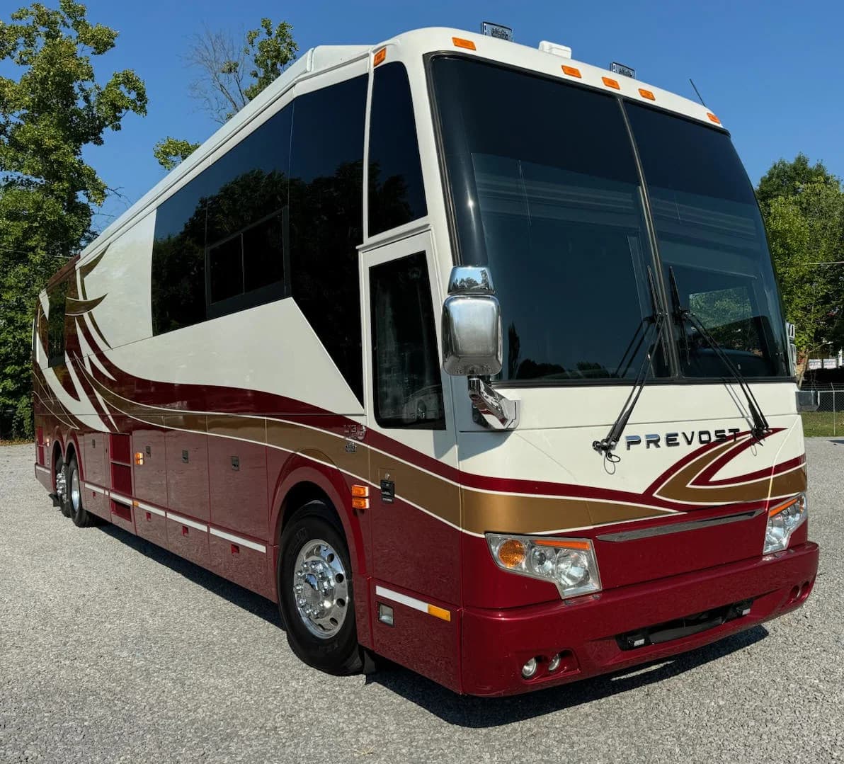 2015 Prevost H3-45 Motorcoach - Image 2