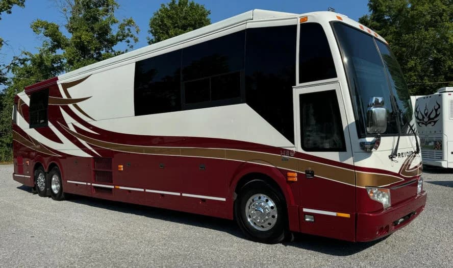 2015 Prevost H3-45 Motorcoach - Image 3