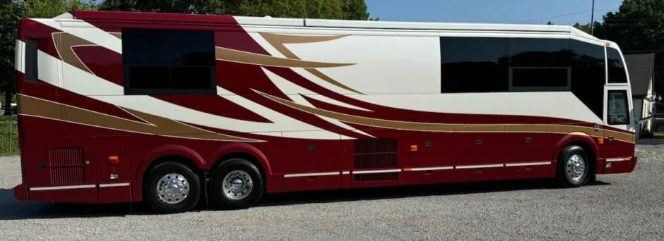 2015 Prevost H3-45 Motorcoach - Image 5