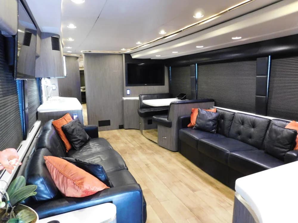 2012 Prevost H3-45 Motorcoach - Image 7