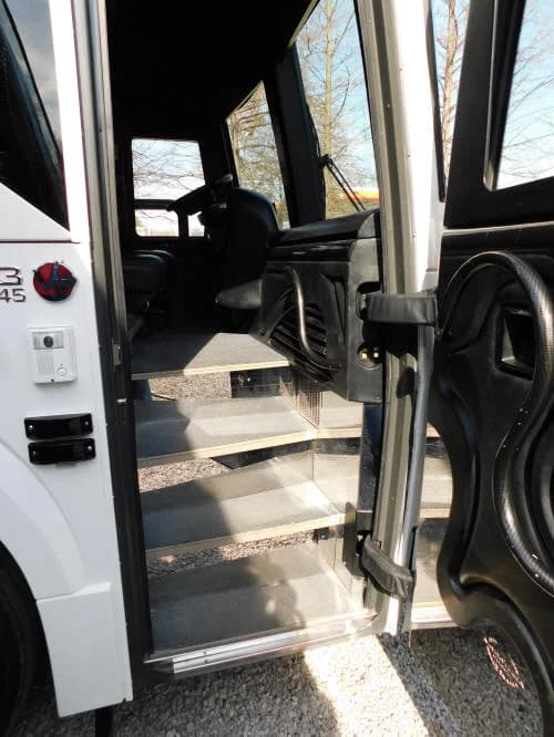 2012 Prevost H3-45 Motorcoach - Image 3