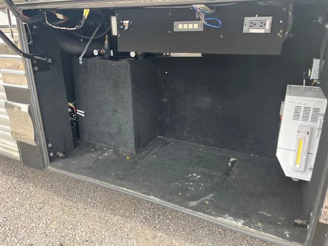 2006 Prevost XLII Motorcoach Conversion - Image 9
