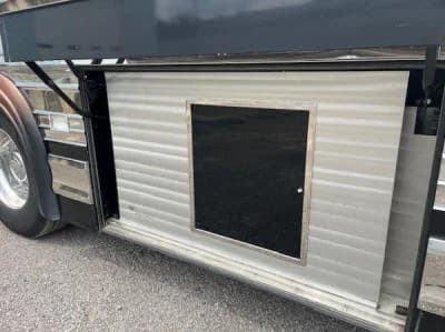 2006 Prevost XLII Motorcoach Conversion - Image 10