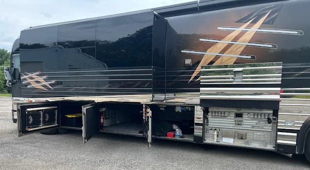 2006 Prevost XLII Motorcoach Conversion - Image 12
