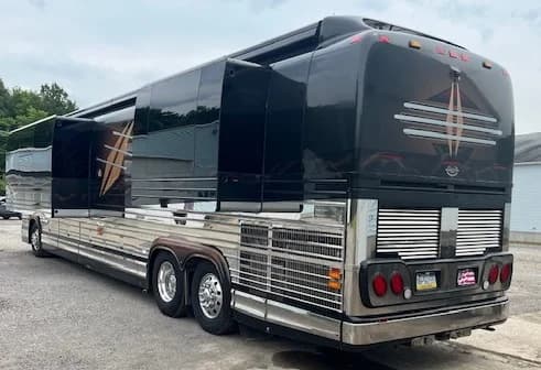 2006 Prevost XLII Motorcoach Conversion - Image 3