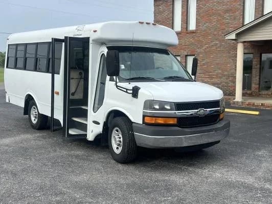 2003 Chevrolet 3500 Girardin Shuttle Bus - Image 1