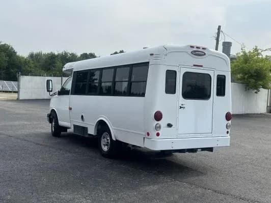 2003 Chevrolet 3500 Girardin Shuttle Bus - Image 3