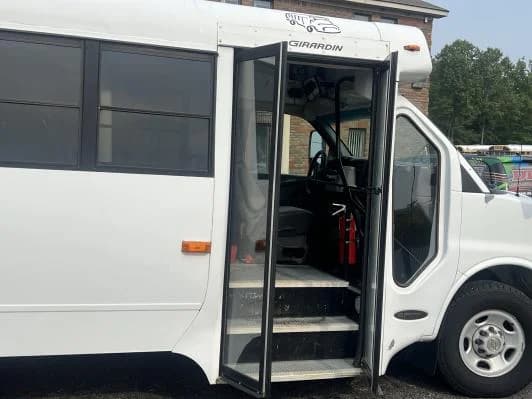 2003 Chevrolet 3500 Girardin Shuttle Bus - Image 5