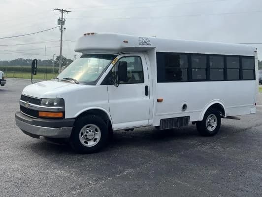 2003 Chevrolet 3500 Girardin Shuttle Bus - Image 2