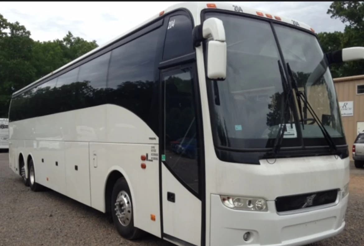 2013 Volvo 9700 ADA Coach Bus - Image 2