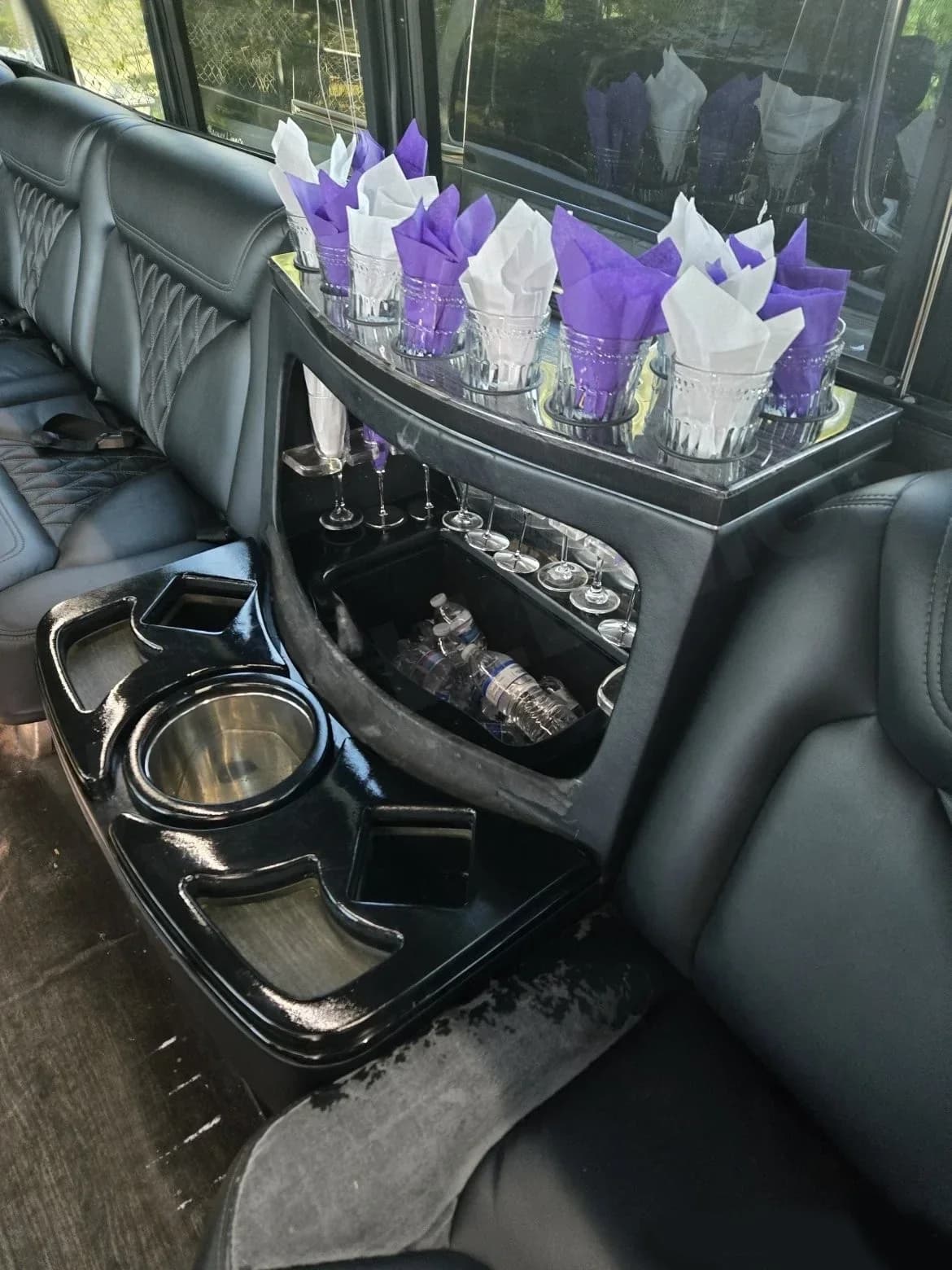 2017 Ford F550 Gretch Shuttle Bus - Image 8