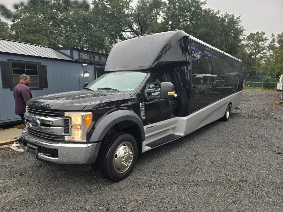 2017 Ford F550 Gretch Shuttle Bus - Image 2