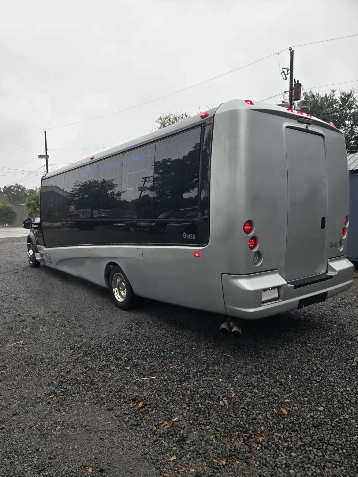 2017 Ford F550 Gretch Shuttle Bus - Image 4
