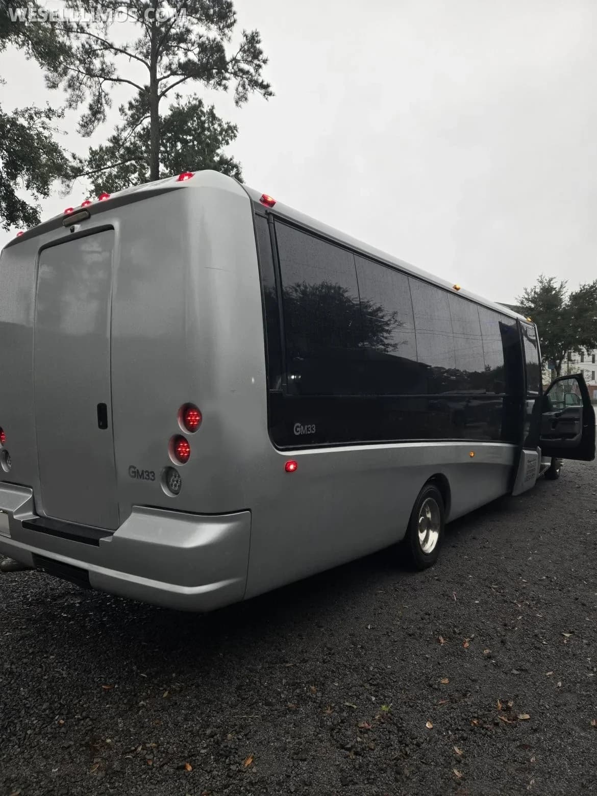 2017 Ford F550 Gretch Shuttle Bus - Image 5