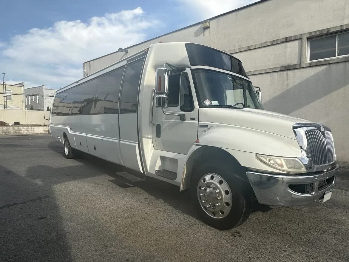 2009 International 3200 Krystal KK38 Limo Bus - Image 1