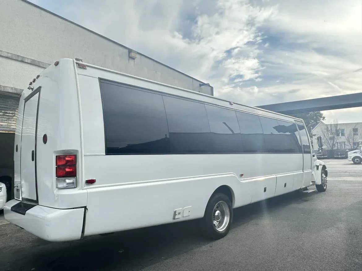 2009 International 3200 Krystal KK38 Limo Bus - Image 4