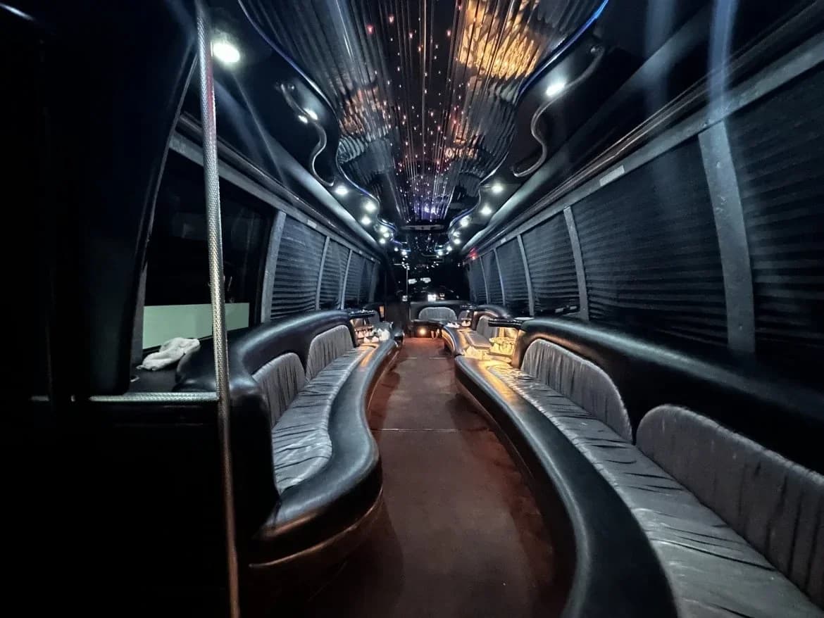 2009 International 3200 Krystal KK38 Limo Bus - Image 6