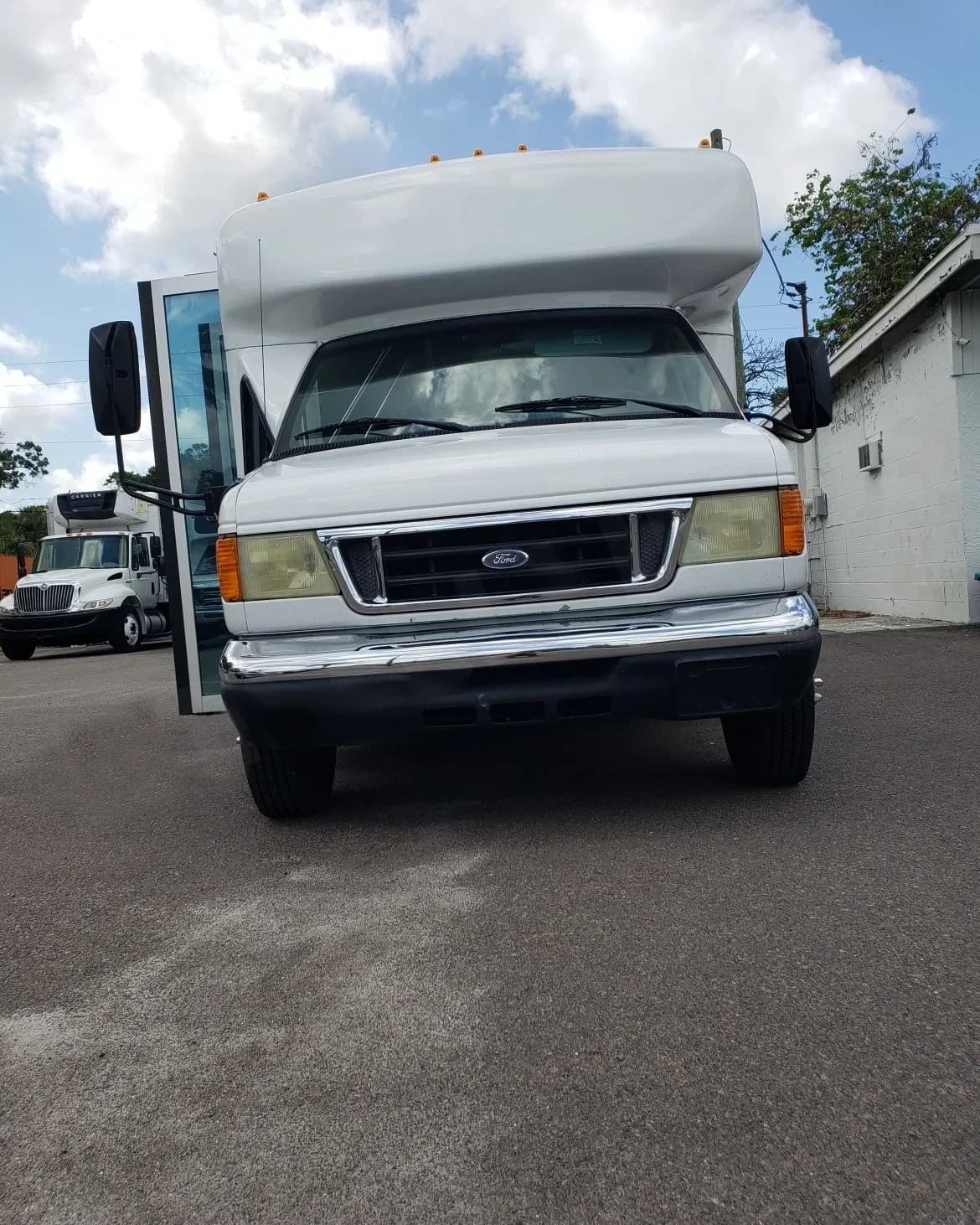 2006 Ford E450 Limo Bus - Image 2