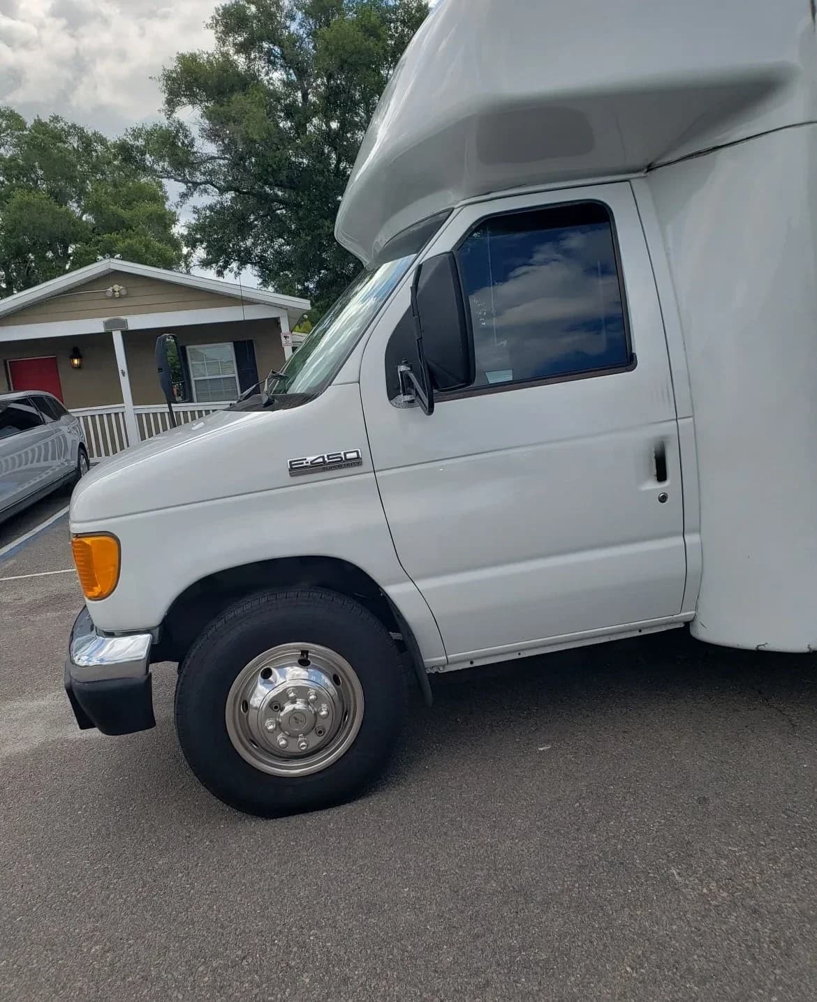 2006 Ford E450 Limo Bus - Image 3