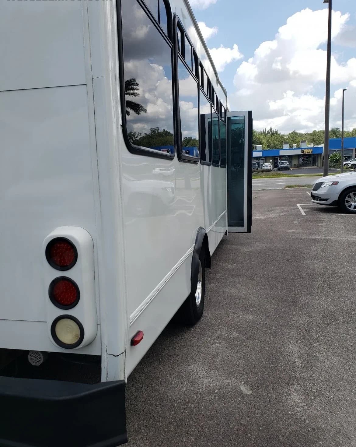 2006 Ford E450 Limo Bus - Image 4