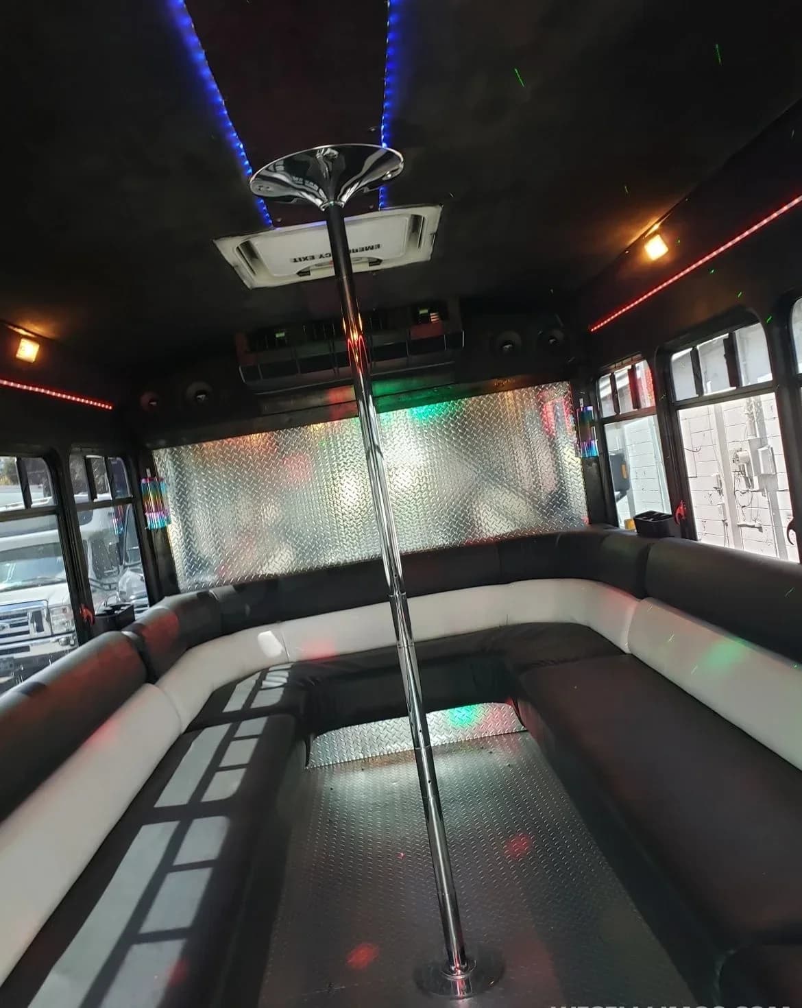 2006 Ford E450 Limo Bus - Image 7