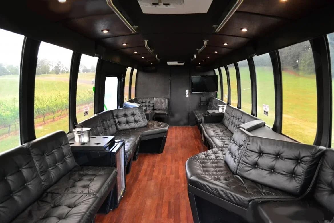 1987 Prevost Limo Bus - Image 4