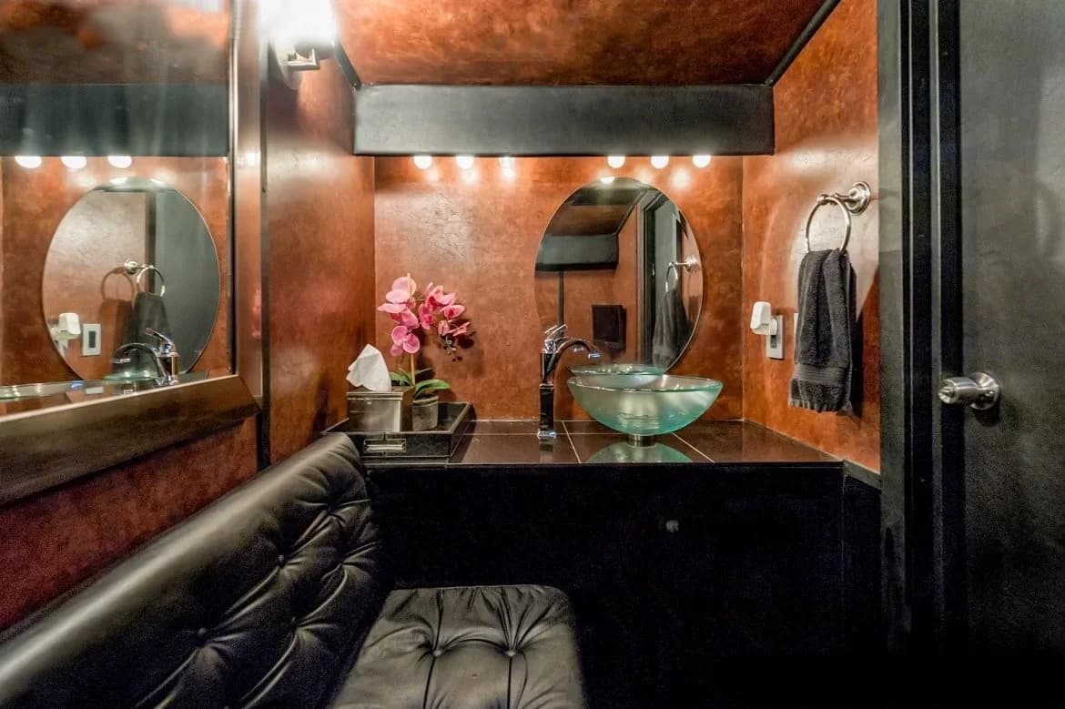 1987 Prevost Limo Bus - Image 5