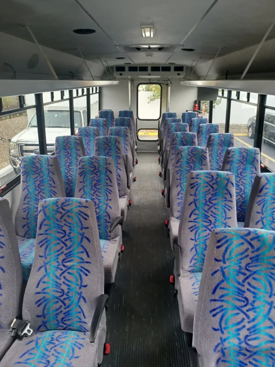 2014 Ford F550 Glaval Limo Bus - Image 5