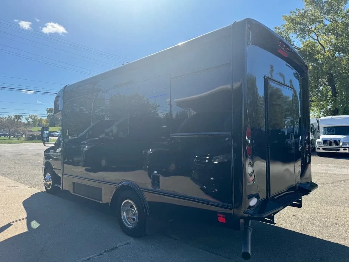 2023 Ford E450 Limo Bus - Image 6