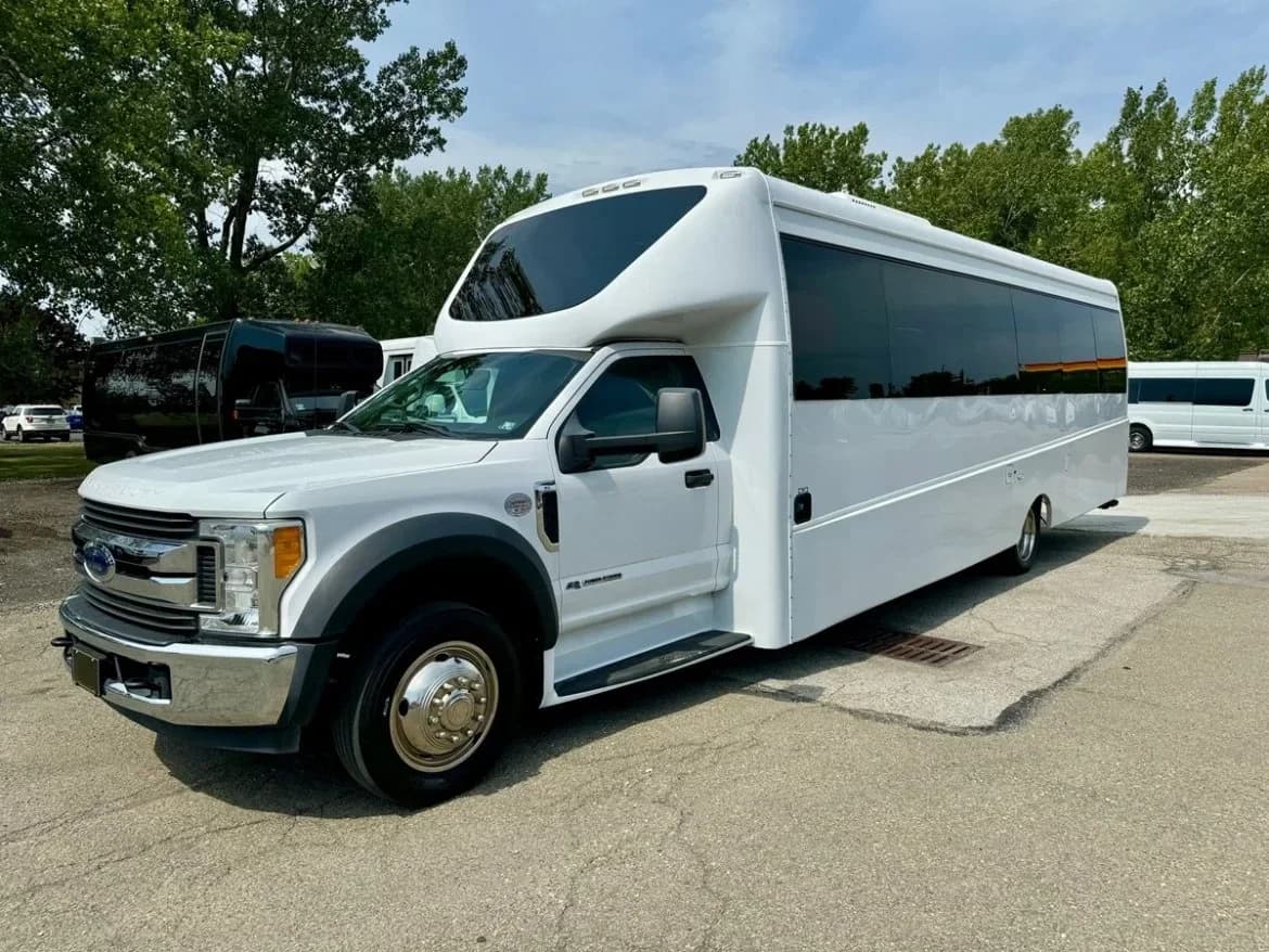 2017 Ford F550 Limo Bus - Image 3