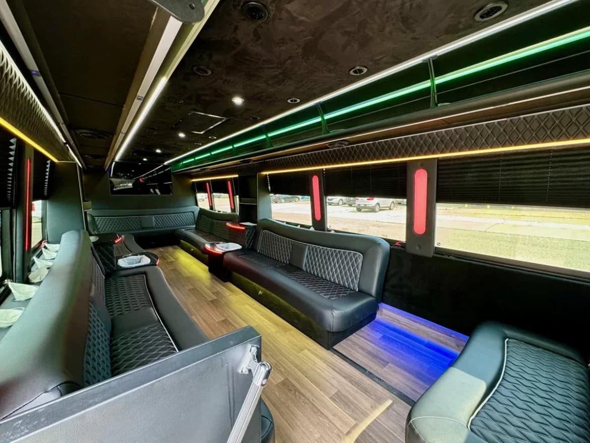 2017 Ford F550 Limo Bus - Image 8
