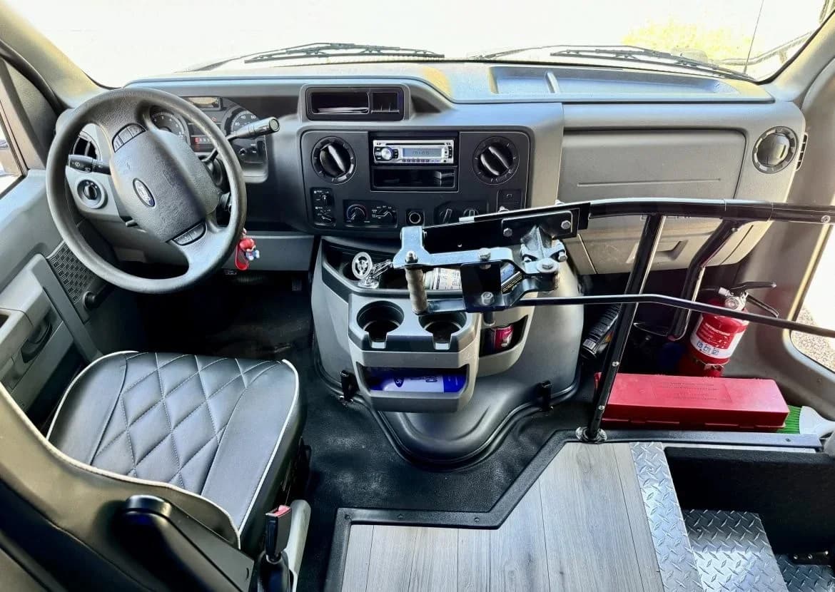 2016 Ford E450 Limo Bus - Image 6