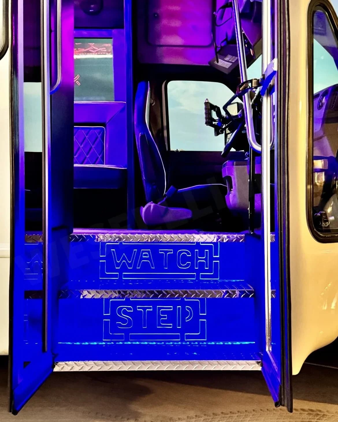 2016 Ford E450 Limo Bus - Image 8