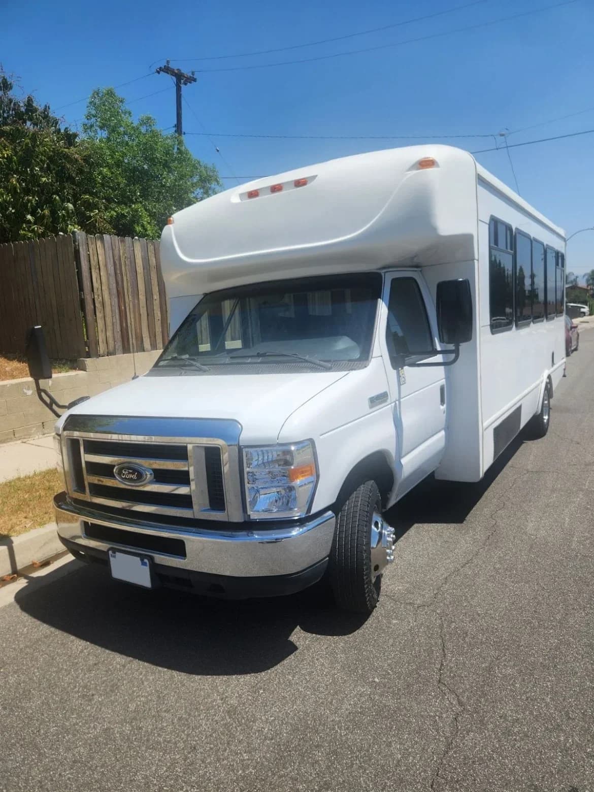 2013 Ford E450 Limo Bus - Image 4