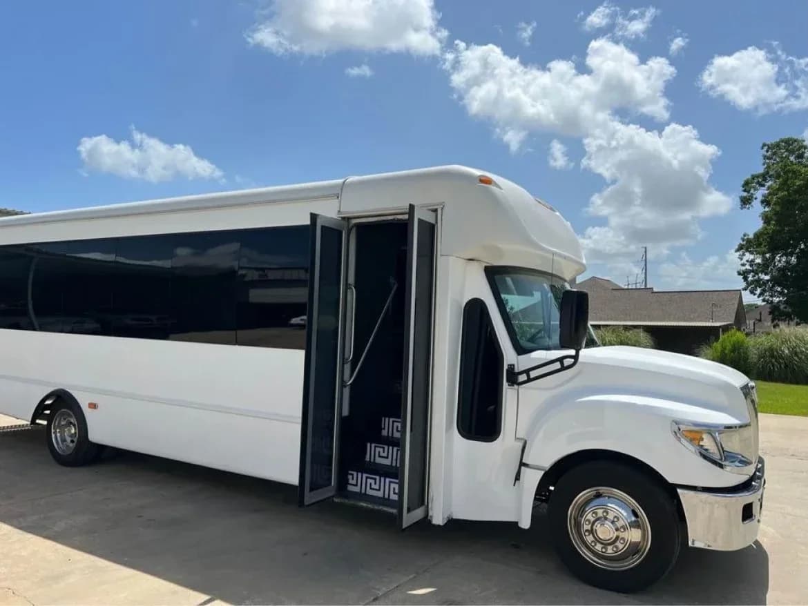 2014 International Krystal Limo Bus - Image 3