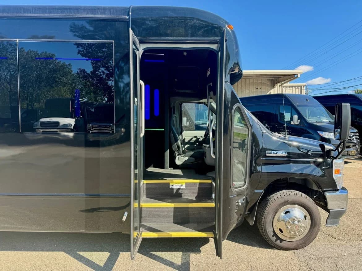 2023 Ford E450 Limo Bus - Image 6