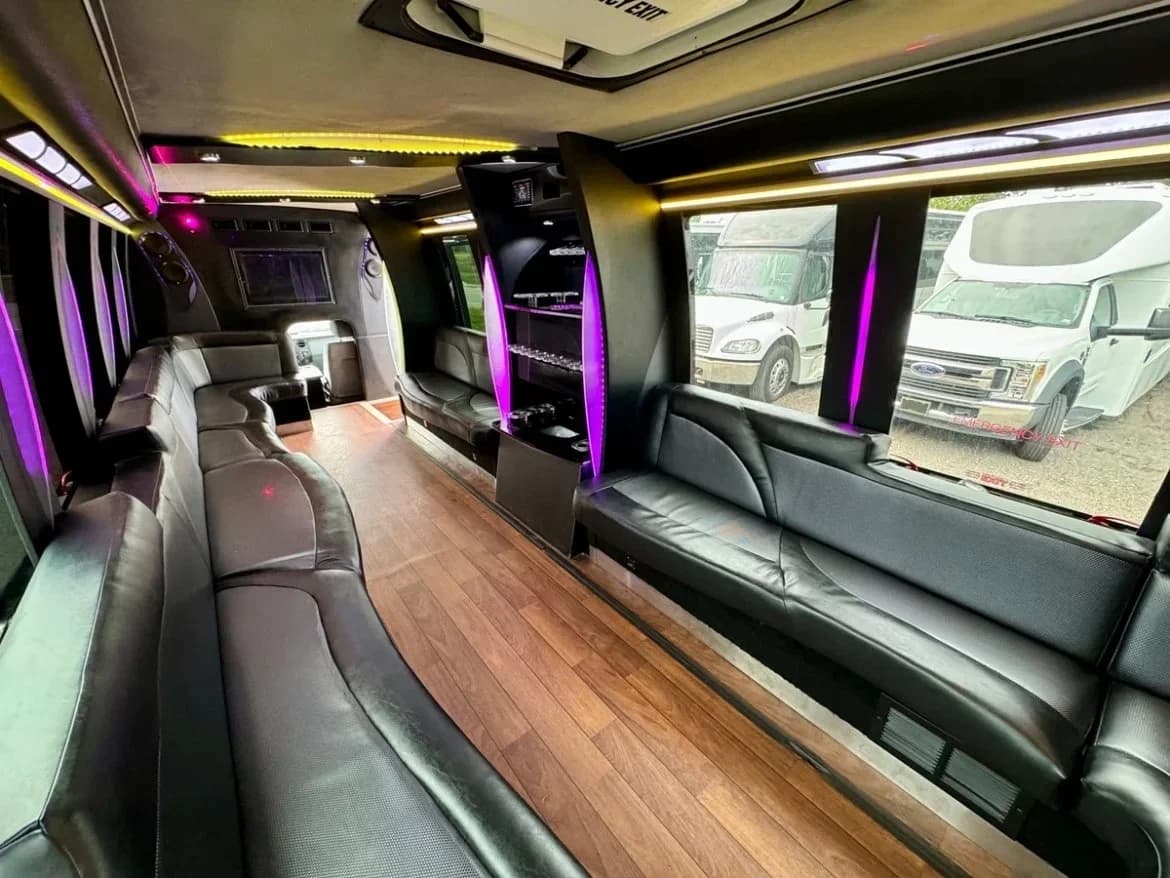 2014 Ford F550 Party Bus - Image 9