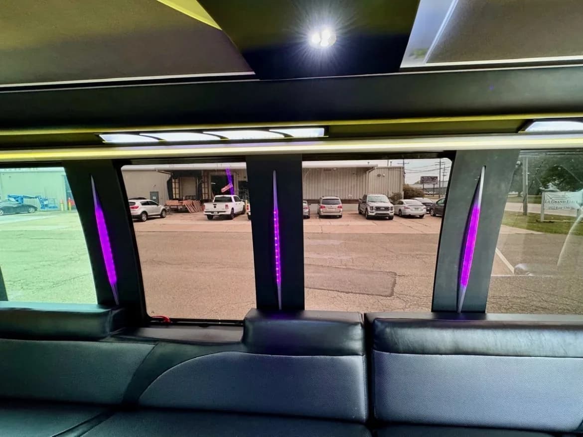2014 Ford F550 Party Bus - Image 10