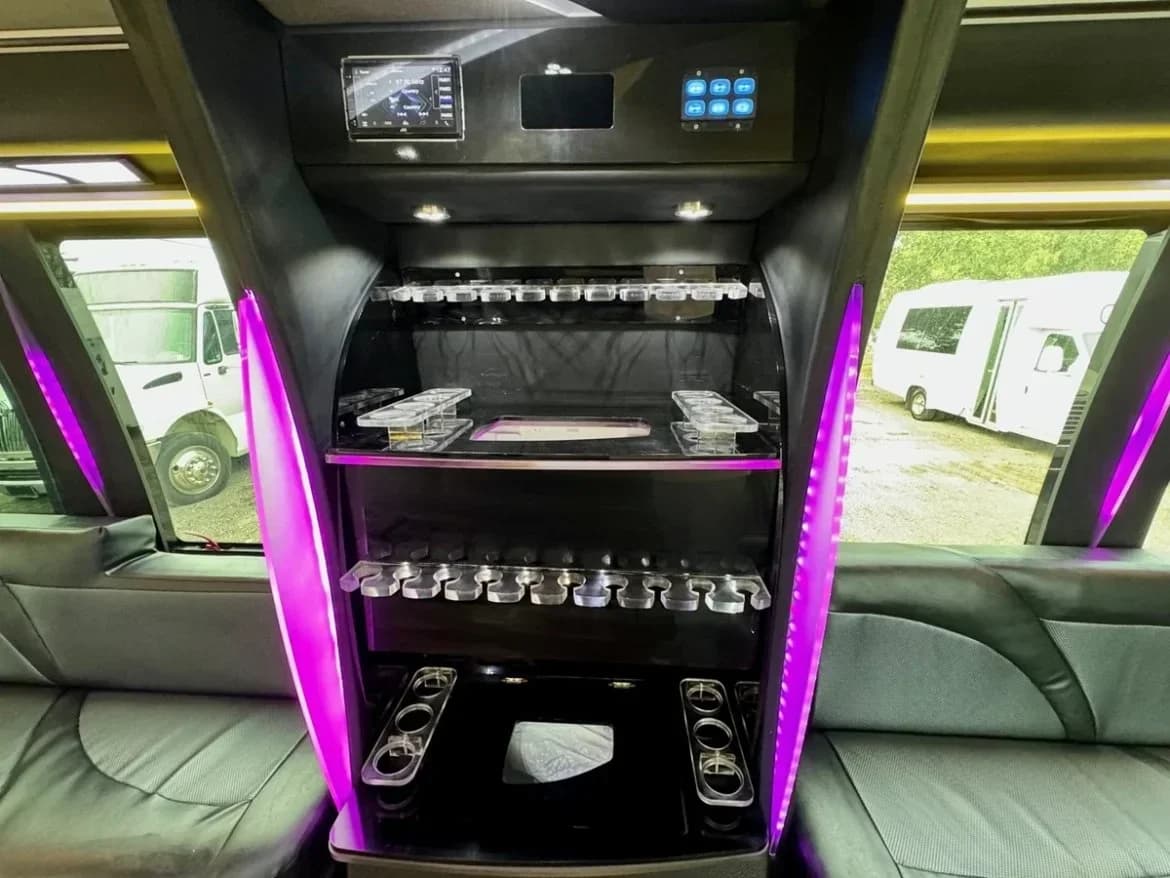 2014 Ford F550 Party Bus - Image 11