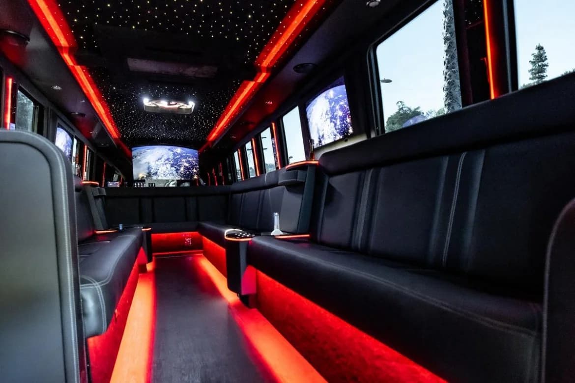 2020 Ford F550 Gretch Limo Bus - Image 14