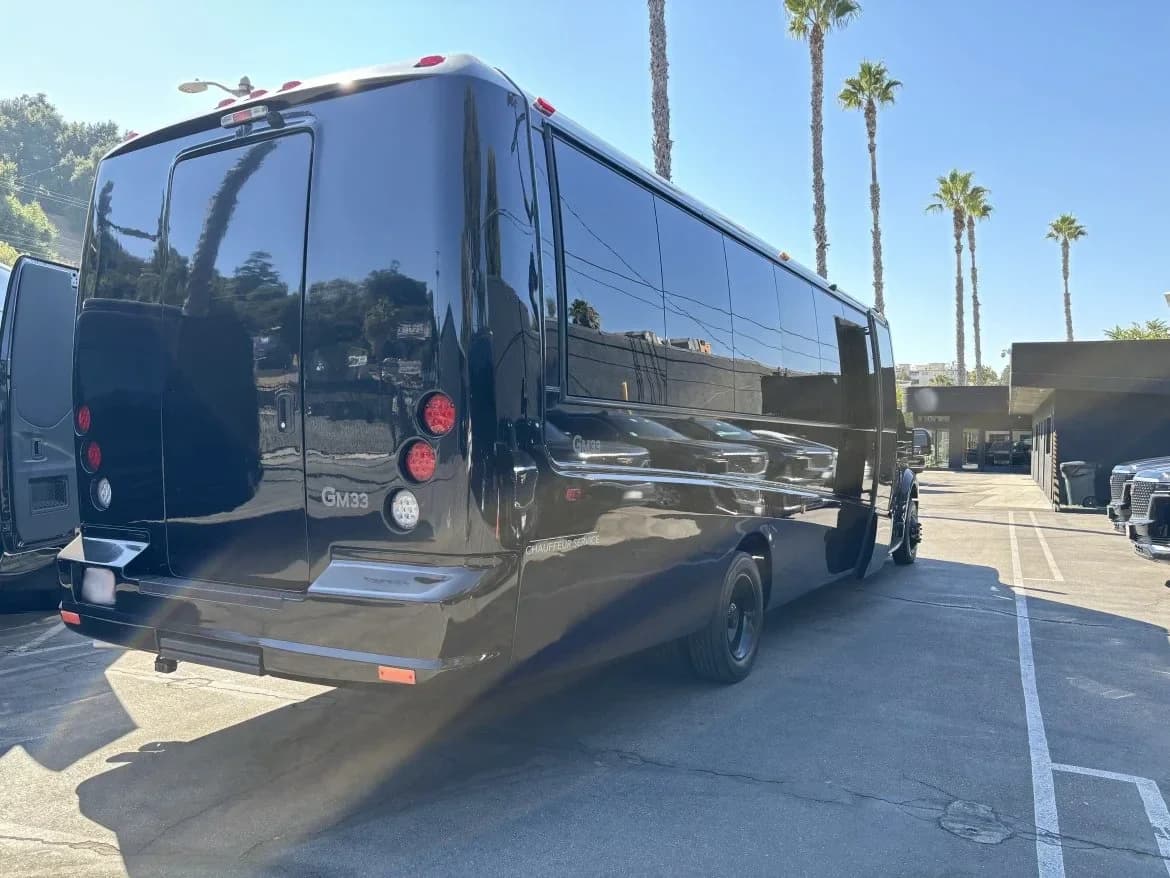 2020 Ford F550 Gretch Limo Bus - Image 4