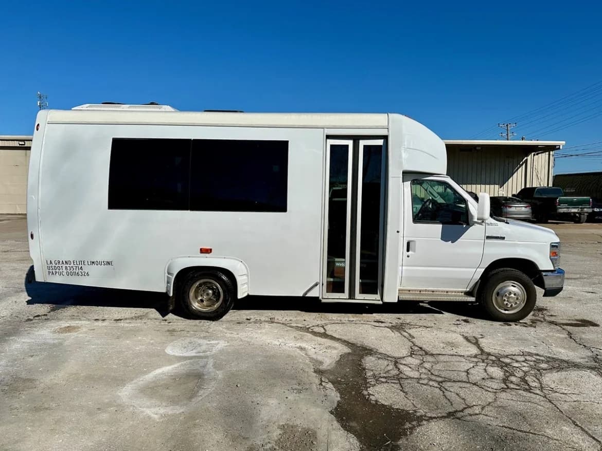 2018 Ford E350 Limo Bus - Image 4
