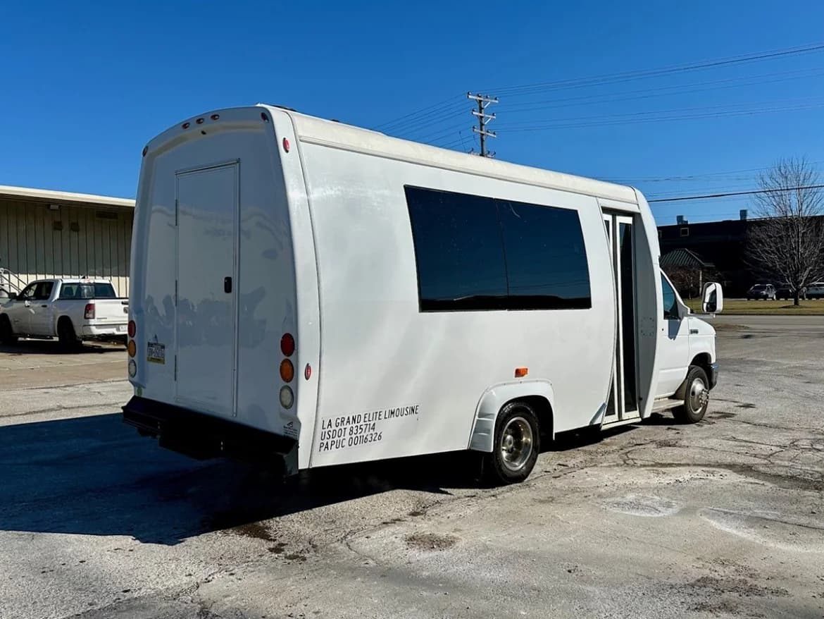 2018 Ford E350 Limo Bus - Image 5