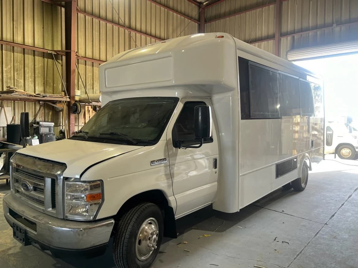 2018 Ford E450 Limo - Image 2